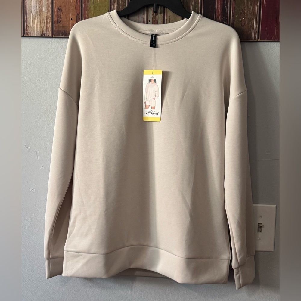 LazyPants Women's set Luxe Crewneck pull over  and shorts - Picture 6 of 9